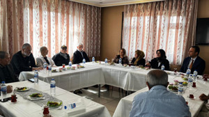 Kızılcahamam’da protokol eşlerinden huzurevi ziyareti