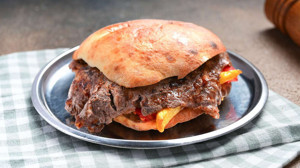 615 TL'lik "tombik" fiyatlı döner! Isırmadan bitiyor...