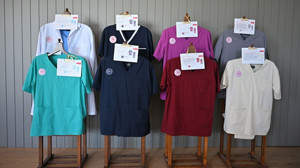 Bakanlıktan sağlık personeline yeni kıyafet düzeni: Hemşireler lacivert, ebeler mürdüm giyecek