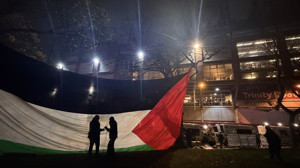 İsrail'in futboldan men edilmesini isteyen binlerce kişi Birmingham'da toplandı