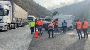 TEM’de zincirleme kaza! TIR, yolcu otobüsü, panelvan…