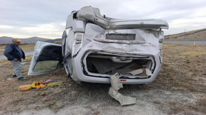 “Hafif” ticari araçların çarpıştığı kazanın neticesi “ağır” oldu!