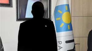 İYİ Parti'de deprem! Üst düzey isim görevi bıraktı