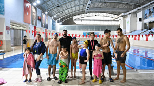 Mamak Belediyesinden engelli bireylere güçlü destek: Kişiye özel yüzme programı