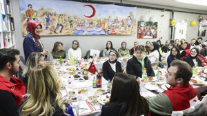 Türk Kızılay’dan Üniversitelilere “Anne Eli” İftarı