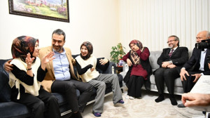 AK Parti Ankara İl Başkanı Özcan söz verdi: Özel gereksinimli genç kızların umre hayali gerçek olacak