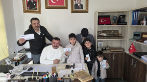 Akyurt'tan örnek bayramlaşma: Muhtar çocukları sevindirdi!