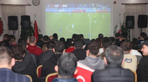 Sincan’da milli gurur gecesi: 24 yıllık hasretin bitişini Kültür Evi’nde kutladılar!