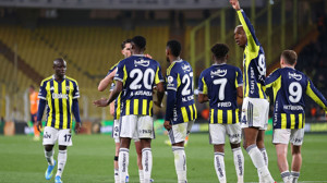 Kadıköy’de 3 gol: Fenerbahçe Başakşehir’i geçti