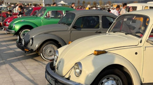 Sincan Park'ta nostalji rüzgarı! Başkan Ercan klasik otomobilin direksiyonuna geçti