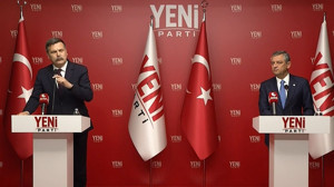 Ankara'da '20 milyarlık fon' ve 'İzmir' zirvesi: Özgür Özel'den Ömer Çelik'e zor soru