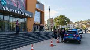 Silifke Belediyesi'nde ikinci dalga: Başkan yardımcıları ve kritik müdürler gözaltında!