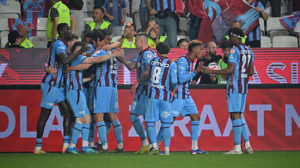 Trabzonspor'un UEFA Konferans Ligi sınavı başladı, işte sahaya çıkan o sürpriz 11