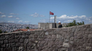 Ankara Kalesi surlarındaki o taşlar nereden geldi? Açık hava müzesi gibi tarih