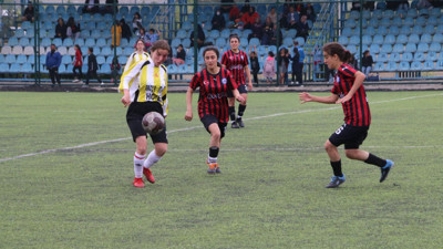 İki meslek aynı başarı: Aleyna Demir sahada kaptan, hastanede doktor