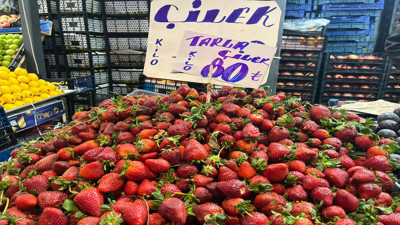 Ulus Hali’nde hafta hareketli başladı: Çilek tezgahlarda rekor kırdı