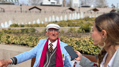 Hacıbayram Veli Camii avlusunda hac özlemi! Emekli vatandaş, ekonomik şartlar yüzünden hacca gidememekten dert yandı!