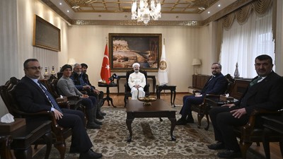 At sırtında hac yolculuğu yapan hacı adayları Ankara'da