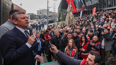 Özgür Özel Beylikdüzü'nden seslendi: Herkesi sokaklara davet ediyorum