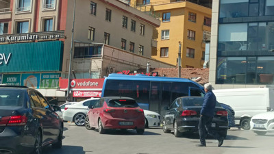 Bilgisiz sürücüler Ankara'da bu kavşağı kilitliyor!