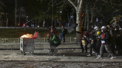 Saraçhane'deki eylemciler İBB binasına girdi