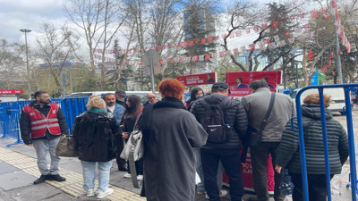 Ankaralılar İmamoğlu'nun özgürlüğü için destek verdi! Vatandaşlar imza atabilmek için açılan stantlar önünde kuyruk oluşturdu