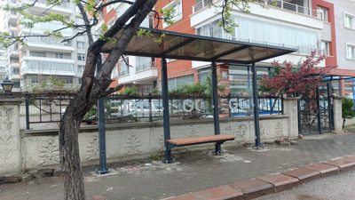 Eski durak tabelası kaldırıldı, yerine daha işlevsel bir sistem kuruldu!