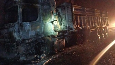 Malatya'da kömür yüklü tırda yangın çıktı