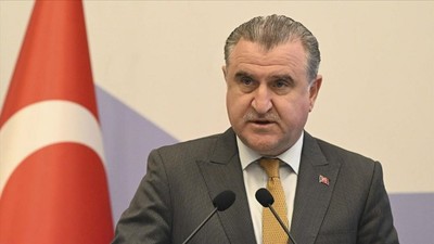 Bakan Bak, resmi temasları sürdürüyor