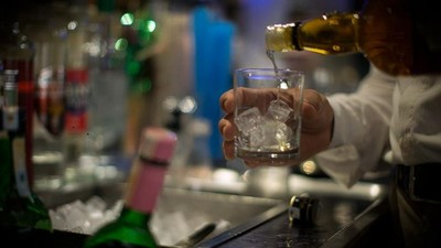 Dünya Sağlık Örgütü alarm verdi! Erken yaşta alkol gençlere zarar veriyor