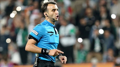 Derbinin hakemi Atilla Karaoğlan’a yakın mercek