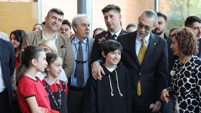 Etimesgut Belediye Başkanı Erdal Beşikcioğlu, Zafer Koleji’nin kuruluş yıl dönümü programına katıldı
