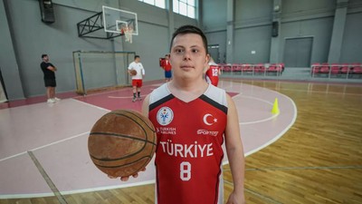Down sendromlu milli basketbolcunun hayali tebessüm ettirdi