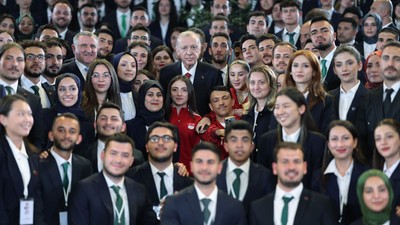 Cumhurbaşkanı Erdoğan, Millet Kütüphanesi'nde gençlerle ve sporcularla bir araya geldi