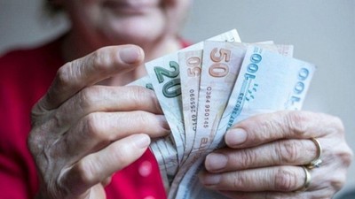 Emeklilere çifte bayram yaşatacak teklif