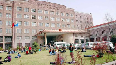 Ankara Üniversitesi'nde art arda beş oyun