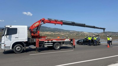 Çorum'da otomobil sulama kanalına devrildi: 1’i bebek 3 yaralı