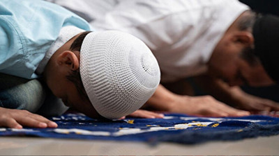 Yatsı namazı kaç rekattır, sırasıyla nasıl kılınır, hangi sureler okunur, 3 rekat vitir zorunlu mu?