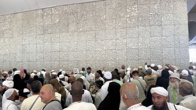 Hacılar şeytan taşlamaya devam ediyor