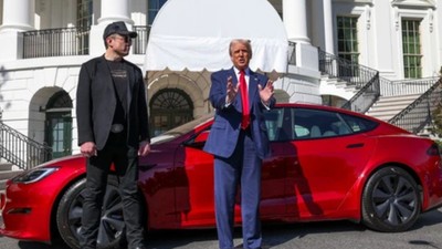 Trump, Musk'a kızdı: Tesla'sını satmayı düşünüyor