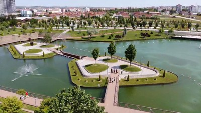 Çorum'da vatandaşlar, bayram tatilinde soluğu Millet Bahçesi'nde aldı