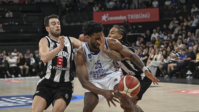 Anadolu Efes, yarı final serisinde 2-1 öne geçti