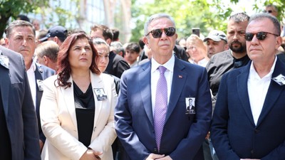 Mansur Yavaş, Ferdi Zeyrek'in cenaze törenine katıldı! Yavaş: Yol arkadaşımızı kaybetmenin derin hüznünü yaşıyoruz