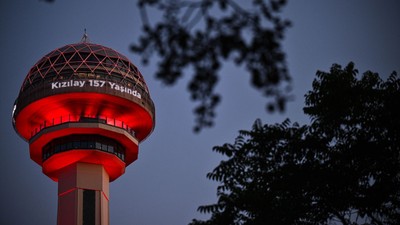 Atakule, Kızılay’ın 157. Yılı için kırmızıya büründü