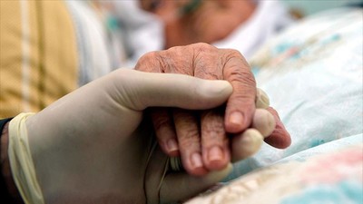 Evde bakım yardımı ödemeleri başladı: 5,4 milyar TL hesaplara yatırılıyor