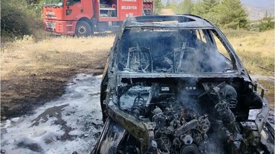 Çorum'da park halindeki cip, birden alev aldı