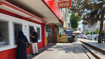 Çeyrek altında dalgalanmalar devam ediyor! Ankaralılar soluğu döviz bürolarında aldı!