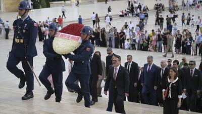 Kültür ve Turizm Bakanlığı Güzel Sanatlar Genel Müdürü Belviranlı ve beraberindeki heyetten Anıtkabir’i ziyaret