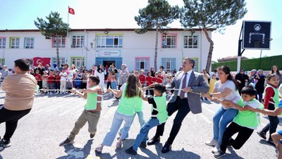 Bakan Tekin, Ankara'da öğrencilerle buluştu