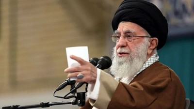 Hamaney'den ABD'ye sert mesaj: Saldırının bedeli ağır olur